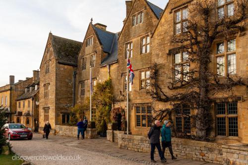 Lygon Arms Hotel, Broadway at Christmas