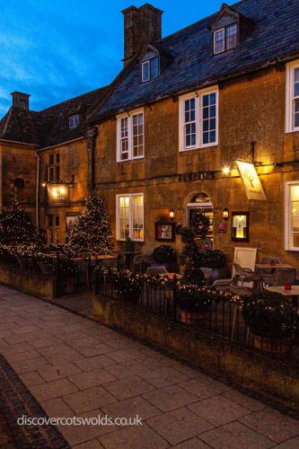 Russell's of Broadway at Christmas